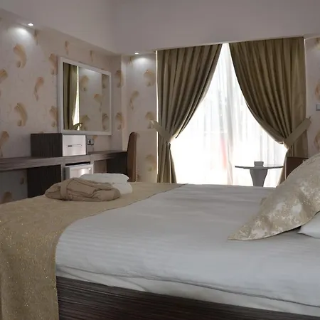 Hotel Onis Wellness & 4*